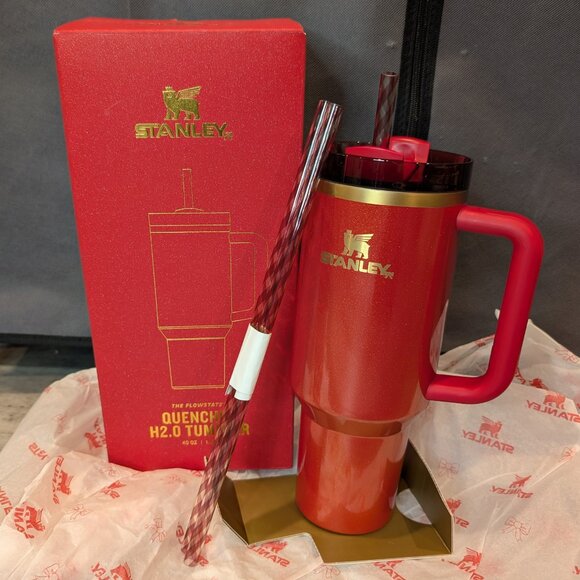 SOLD Stanley, Quencher H2.0 Flowstate Tumbler 40 oz, Holiday 2024 - Picture 1 of 10